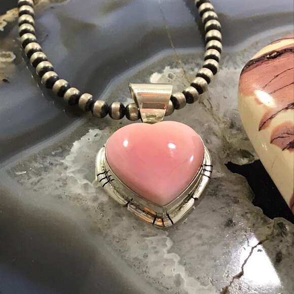 Samson Edsitty Native American Sterling Pink Conch Heart Pendant For Women - Picture 4 of 10